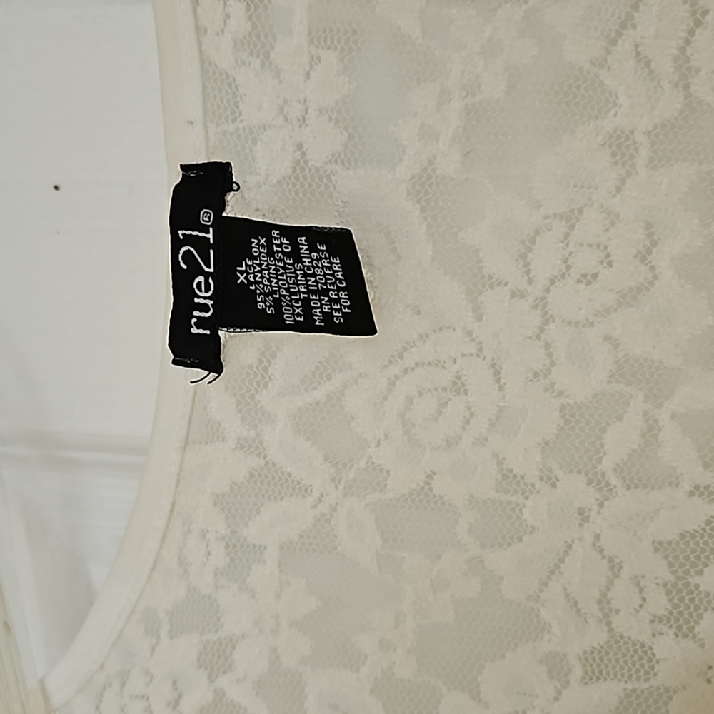 Rue 21 crop top - Picture 4 of 5